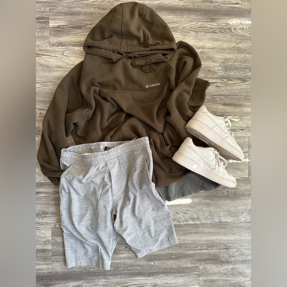 Men’s lululemon heather gray pace breaker shorts